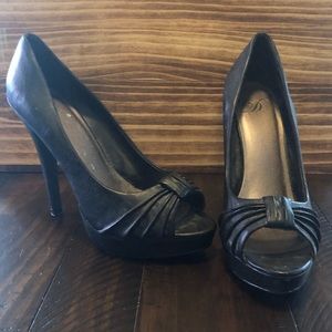 Black peep toe